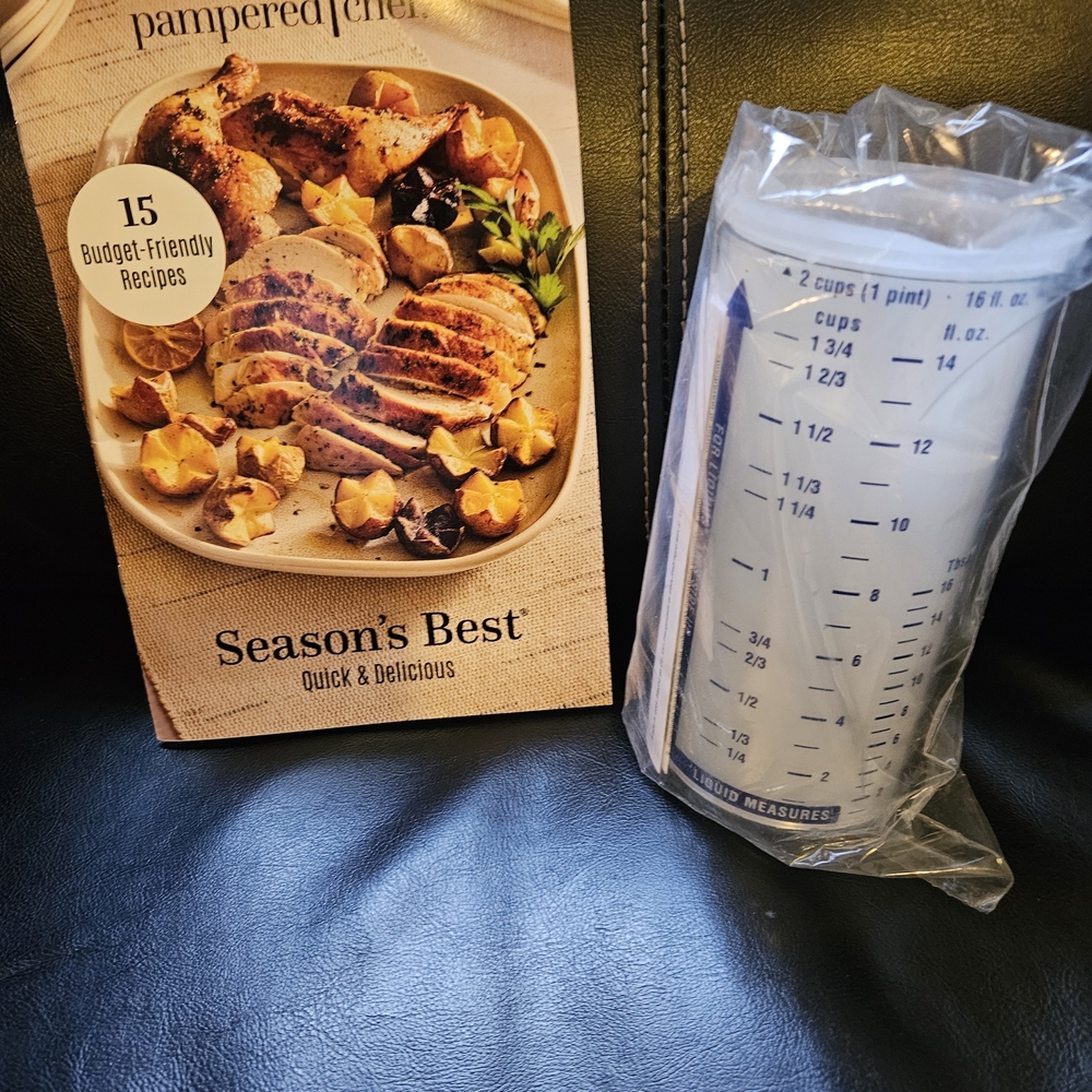 Pampered Chef Clear Measuring Cup with Cookbook